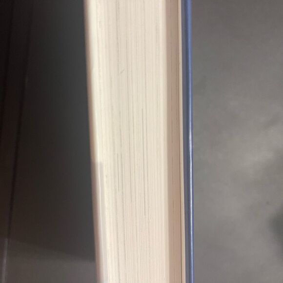 Between the Lines by Jodi Picoult and Samantha Van Leer - Picture 3 of 8